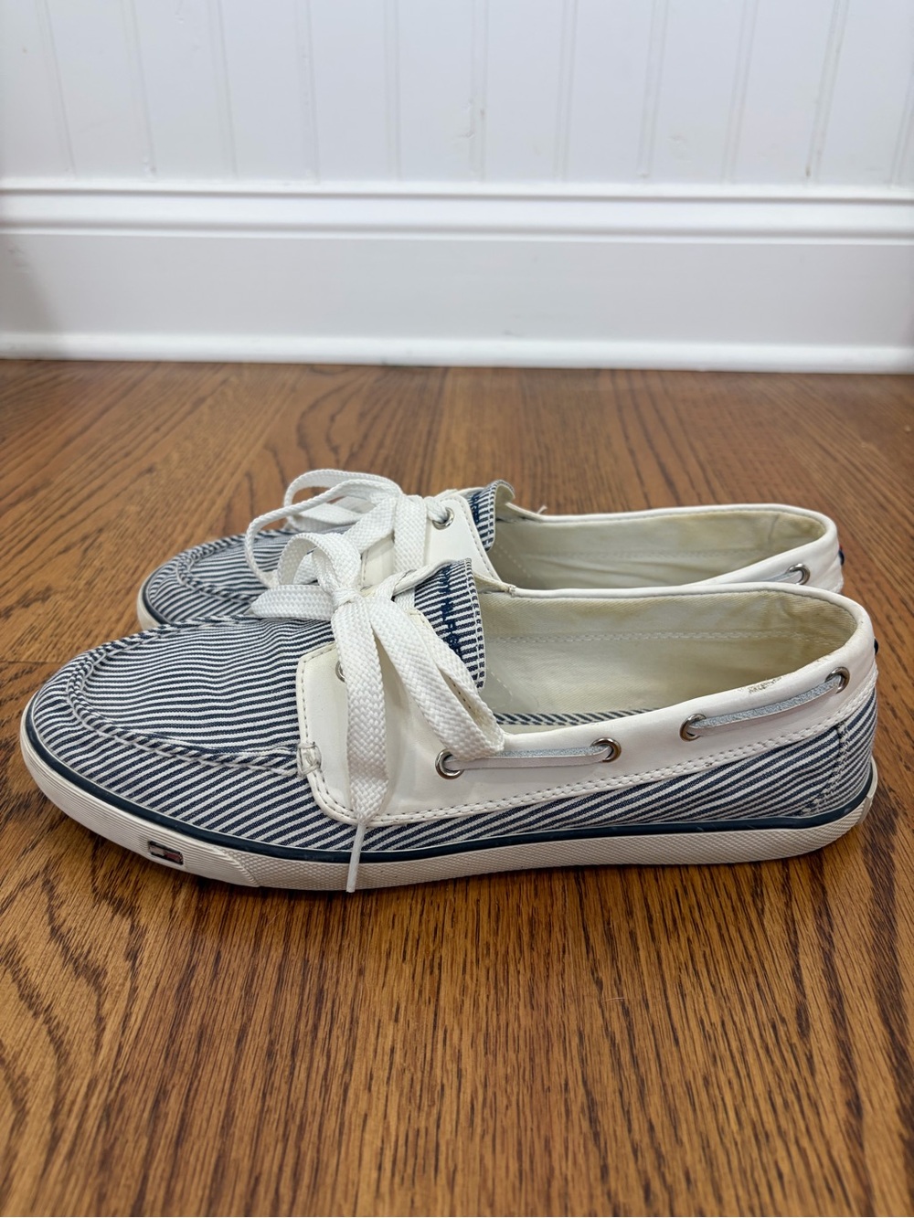 Tommy Hilfiger Nautical Navy/White Striped Deck Boat Shoes (10) - Picture 2 of 7